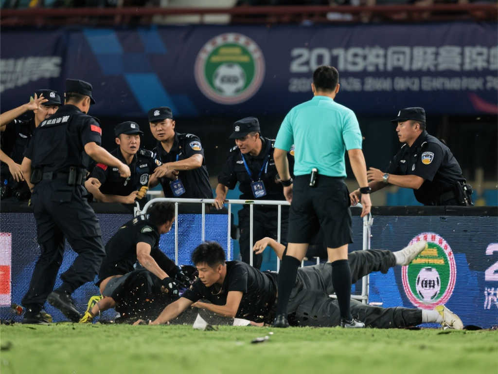 官方宣布:裁判遇袭事件致土耳其足球联赛全面暂停! 官方宣布:裁判遇袭事件致土耳其足球联赛全面暂停!